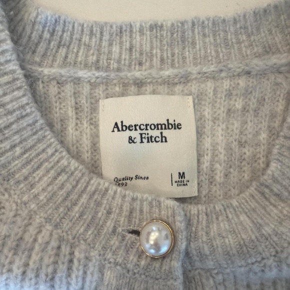Abercrombie & Fitch Light Gray Pearl-Button Ribbed Cardigan - Picture 3 of 3